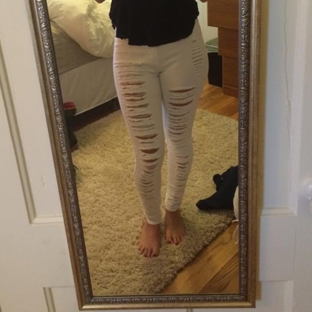 Fashion Nova High waisted ripped jeans. White denim. size 3/5